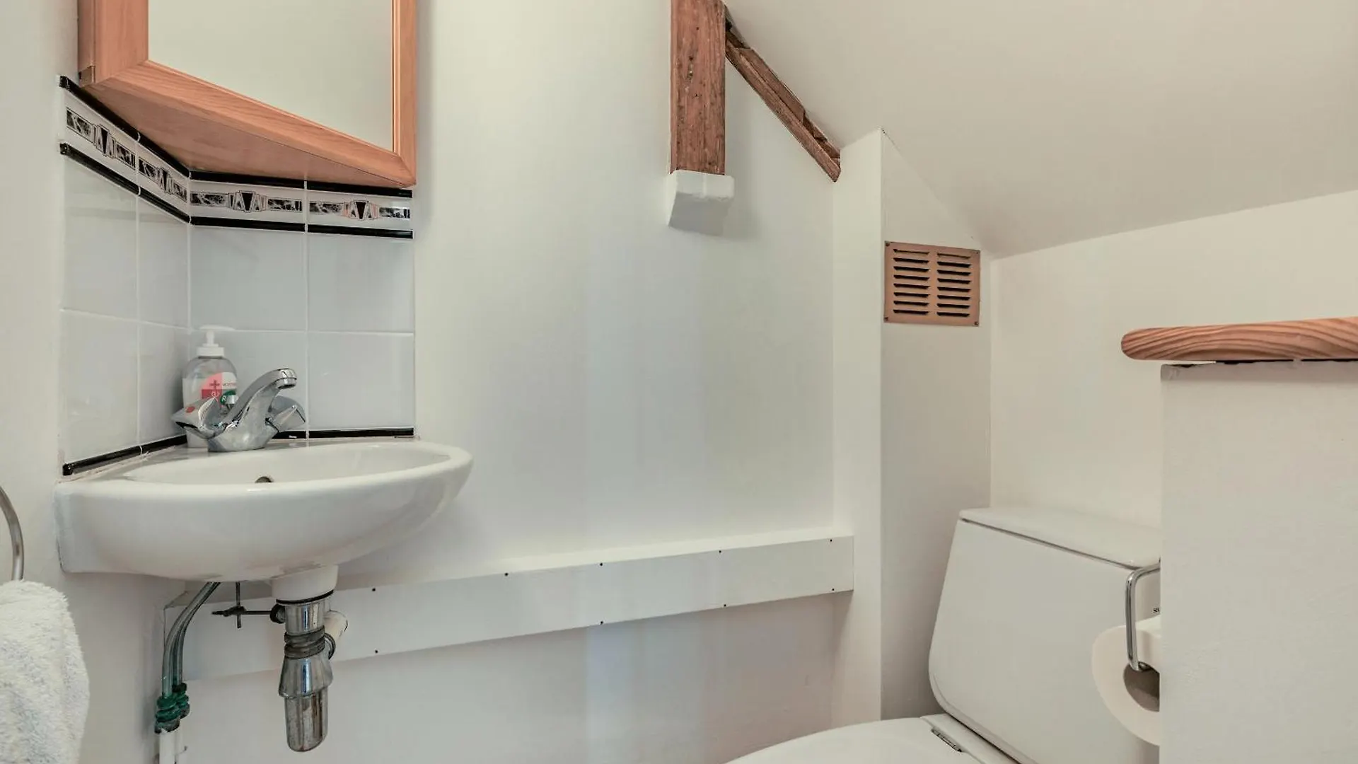 The Lodge Exeter 0*,  Regno Unito
